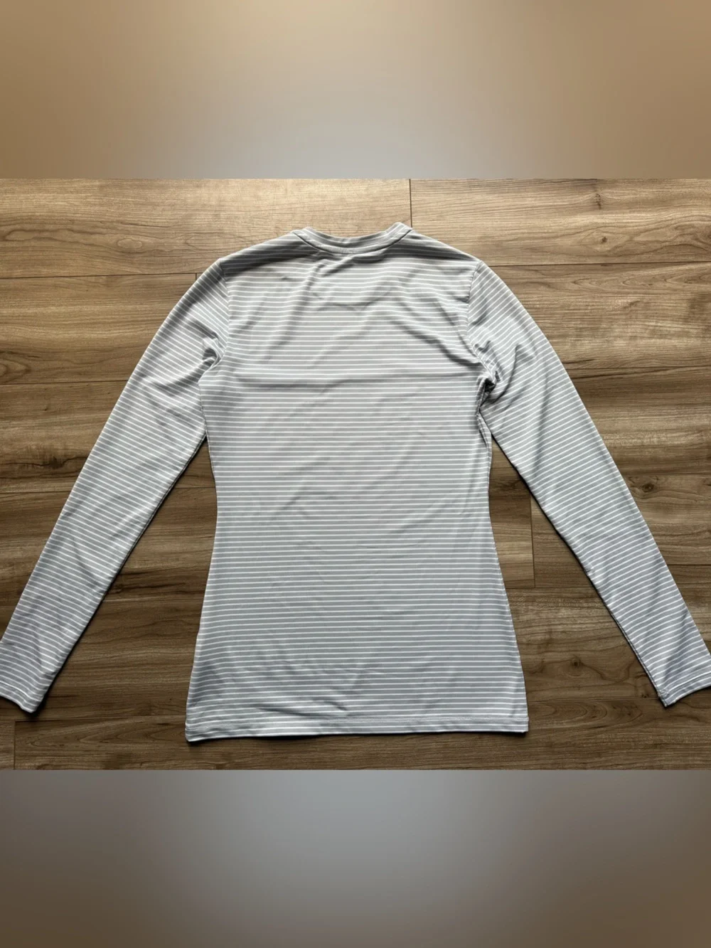 Nike Golf Women’s long sleeve Dri-fit crewneck shirt size s grey white stripes